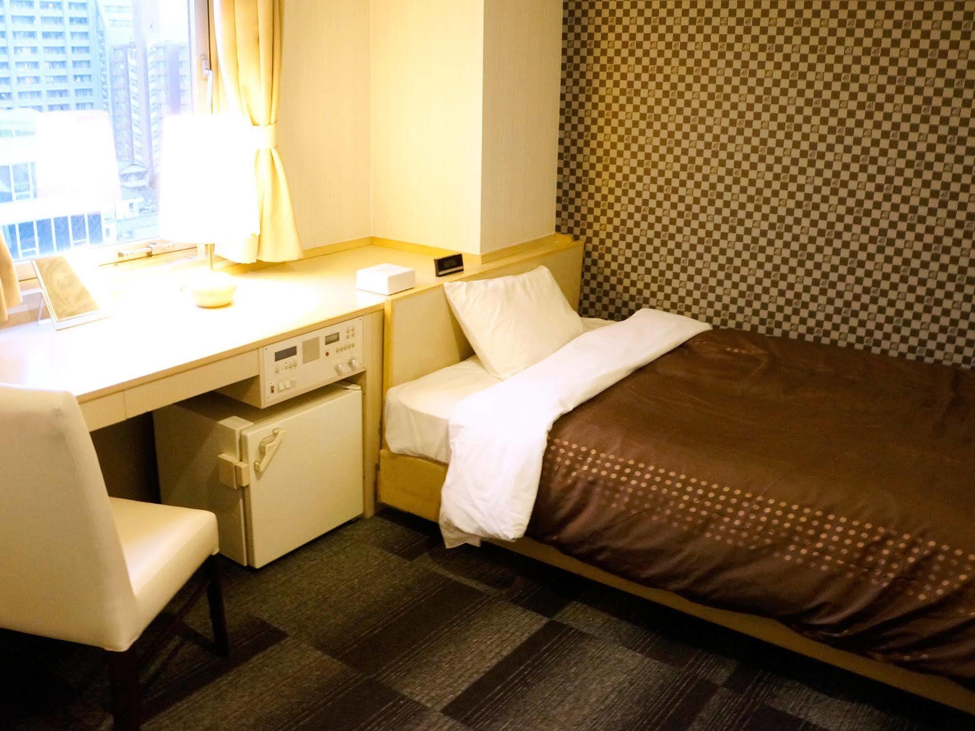 Livemax Kyoto Gojo Hotel Bagian luar foto
